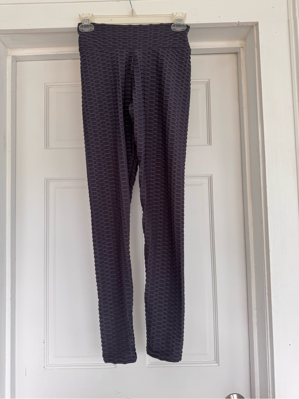 Women’s Black Textured High-Waist Leggings